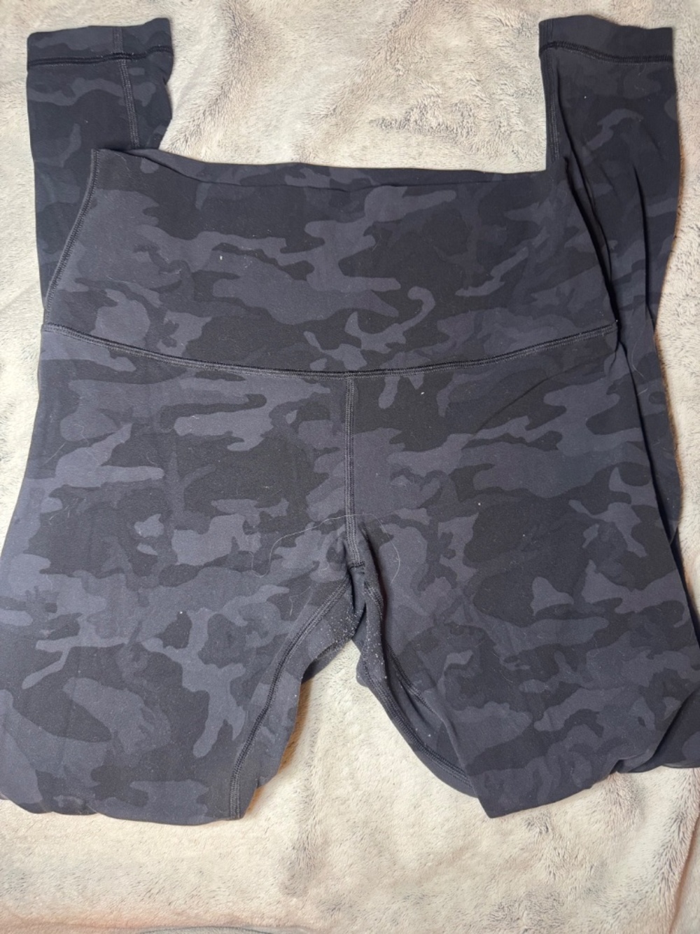 Lululemon camo leggings - Picture 2 of 4